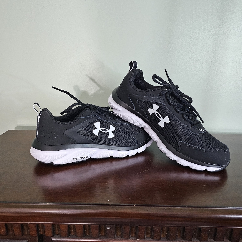 Under Armour Charged‎ Assert Black and White Tennis Shoes Size 10.5